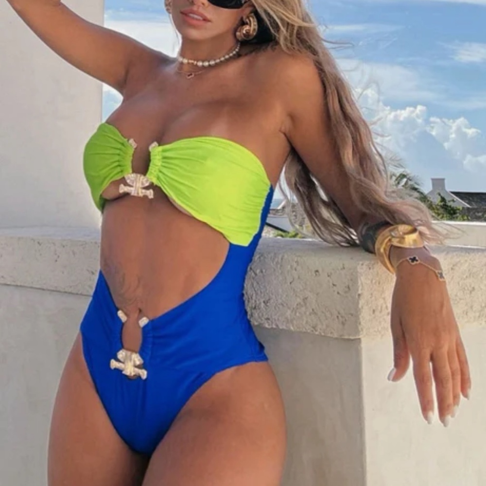Farrah Hardware 1 Piece Bandeau Swimsuit - S